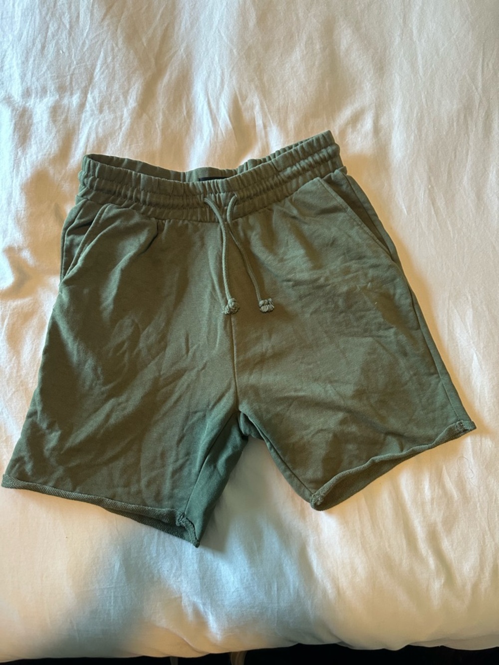 Mens H&M Regular-Fit Raw-Edge Hem French Terry Sweat Shorts - Green Size Medium